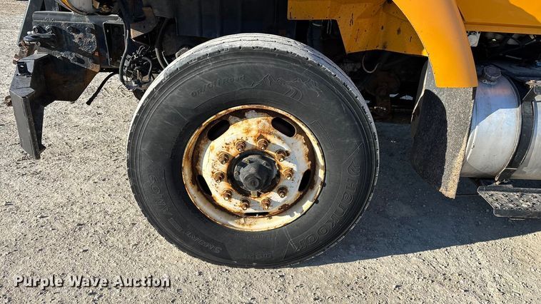 image for item FG0050 2010 International 7500 WorkStar dump truck