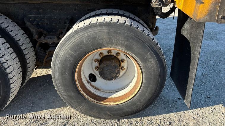 image for item FG0050 2010 International 7500 WorkStar dump truck