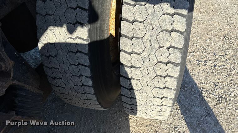 image for item FG0050 2010 International 7500 WorkStar dump truck