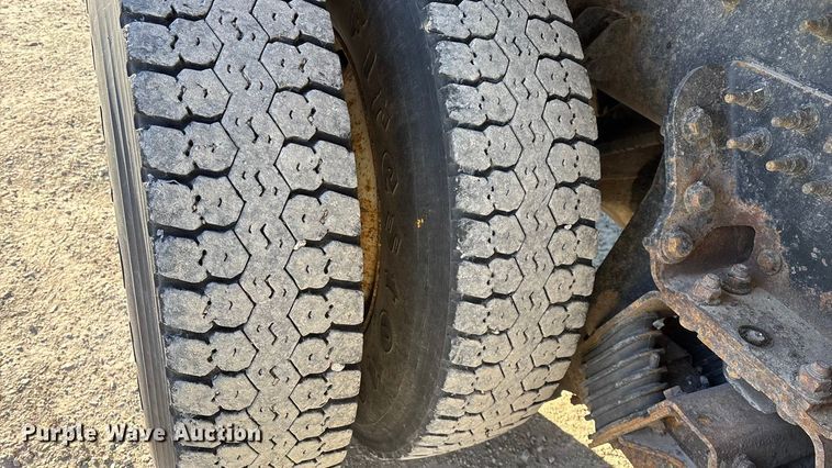 image for item FG0050 2010 International 7500 WorkStar dump truck