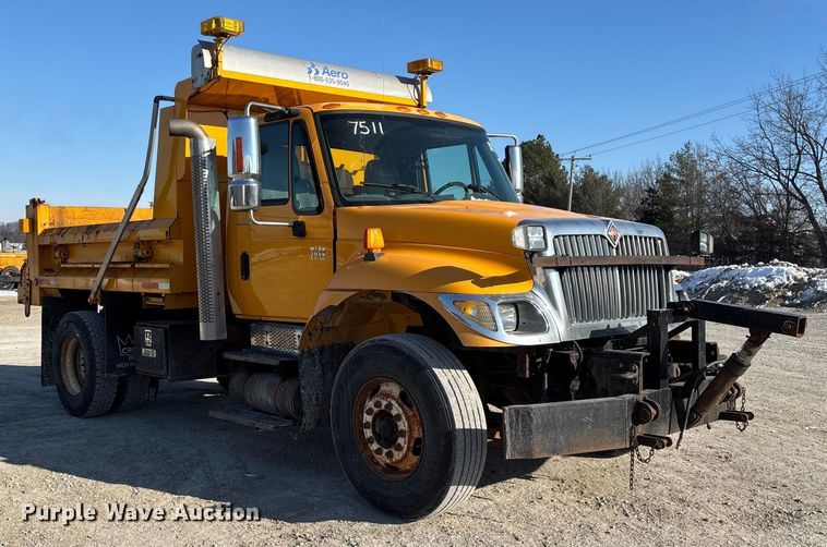 image for item FG0054 2006 International 7400 dump truck