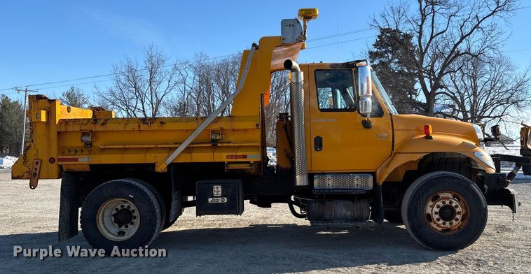image for item FG0054 2006 International 7400 dump truck