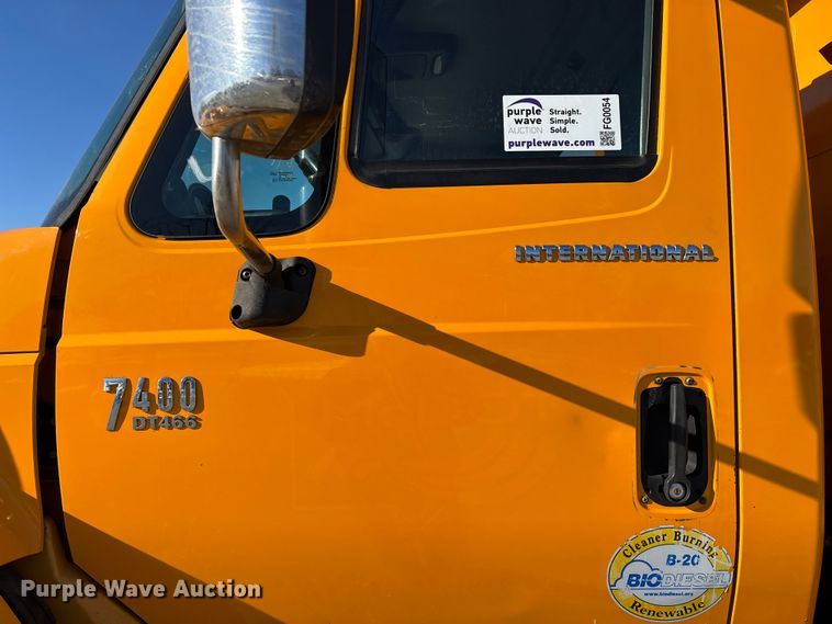 image for item FG0054 2006 International 7400 dump truck