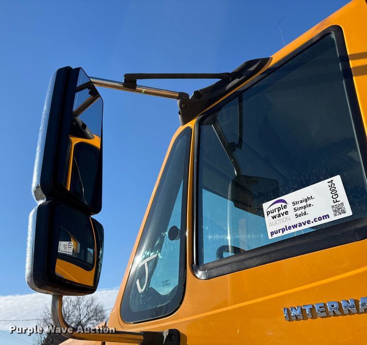 image for item FG0054 2006 International 7400 dump truck