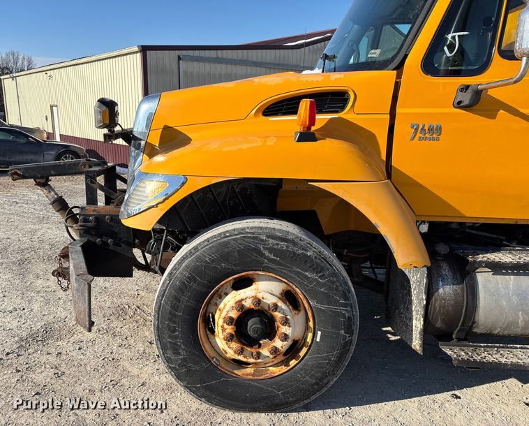 image for item FG0054 2006 International 7400 dump truck