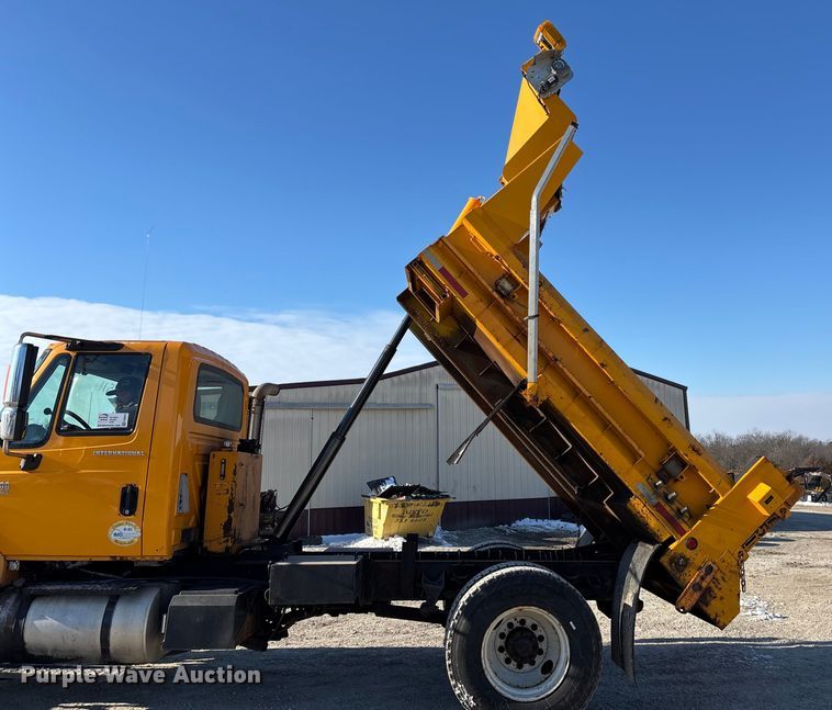 image for item FG0054 2006 International 7400 dump truck