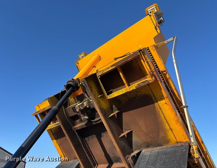 image for item FG0054 2006 International 7400 dump truck