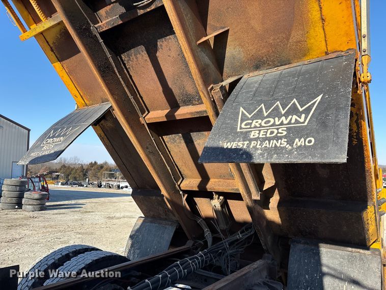 image for item FG0054 2006 International 7400 dump truck