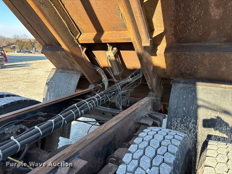 image for item FG0054 2006 International 7400 dump truck