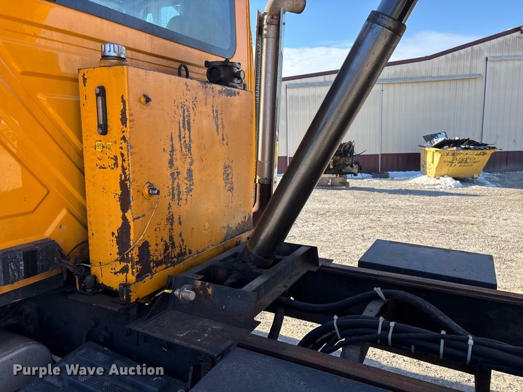 image for item FG0054 2006 International 7400 dump truck