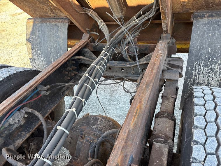 image for item FG0054 2006 International 7400 dump truck