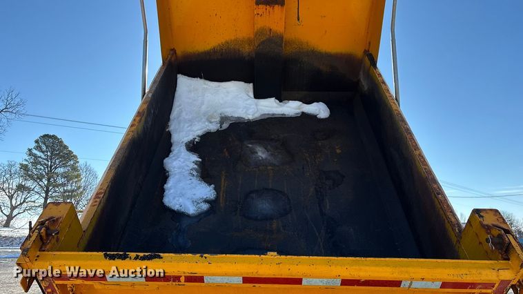 image for item FG0054 2006 International 7400 dump truck