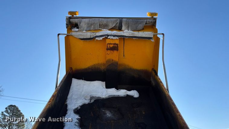 image for item FG0054 2006 International 7400 dump truck