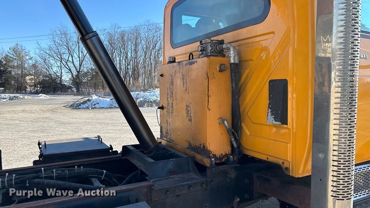 image for item FG0054 2006 International 7400 dump truck