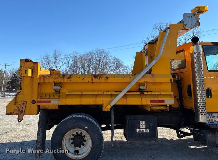 image for item FG0054 2006 International 7400 dump truck