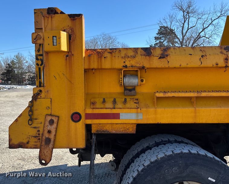 image for item FG0054 2006 International 7400 dump truck