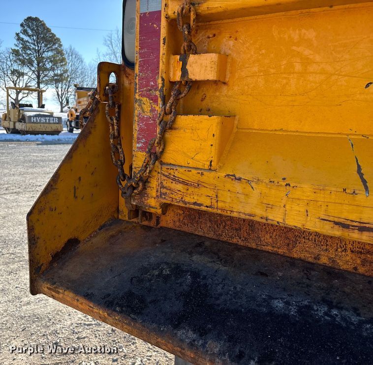 image for item FG0054 2006 International 7400 dump truck