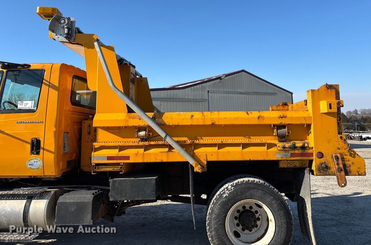 image for item FG0054 2006 International 7400 dump truck