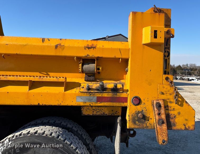 image for item FG0054 2006 International 7400 dump truck