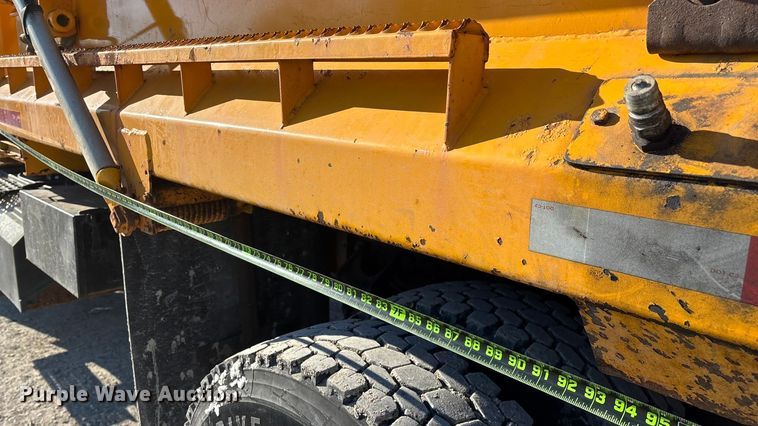 image for item FG0054 2006 International 7400 dump truck