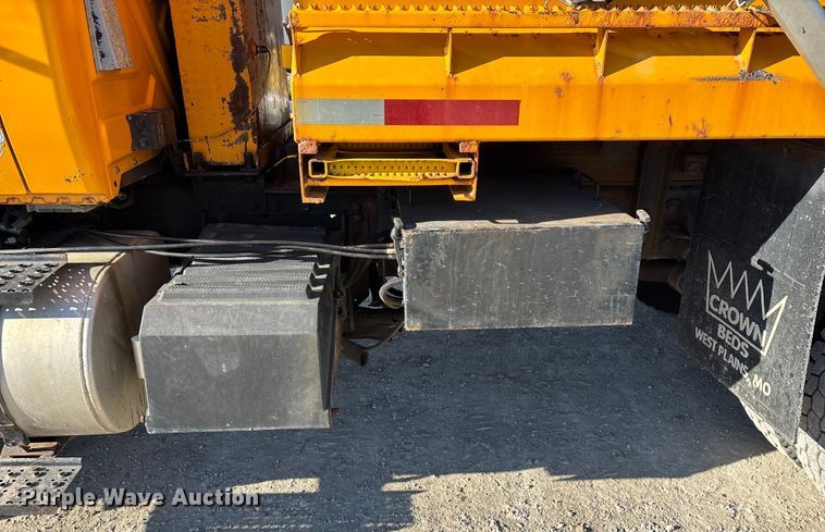 image for item FG0054 2006 International 7400 dump truck