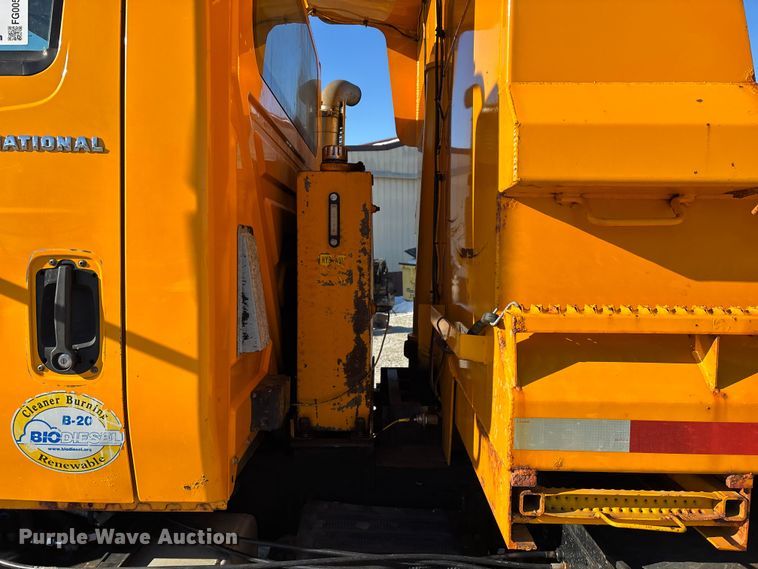 image for item FG0054 2006 International 7400 dump truck