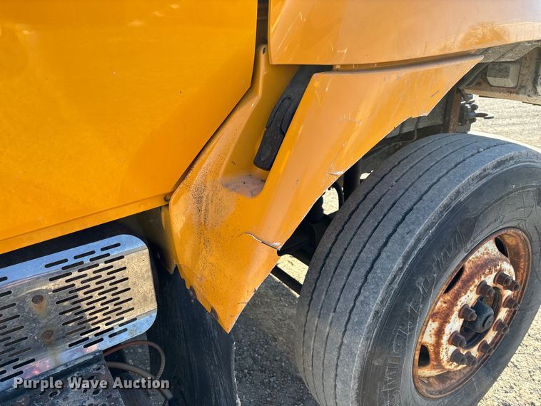 image for item FG0054 2006 International 7400 dump truck