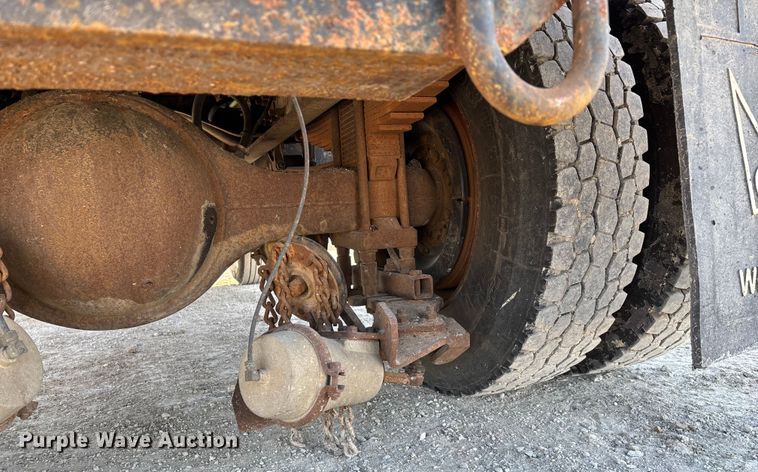 image for item FG0054 2006 International 7400 dump truck