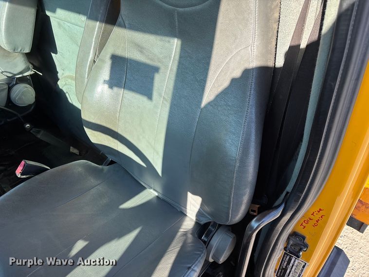 image for item FG0054 2006 International 7400 dump truck