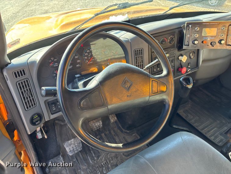 image for item FG0054 2006 International 7400 dump truck