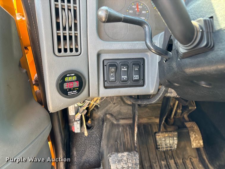 image for item FG0054 2006 International 7400 dump truck