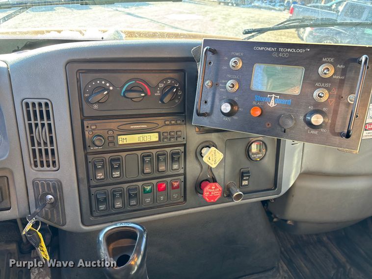 image for item FG0054 2006 International 7400 dump truck