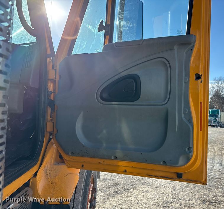 image for item FG0054 2006 International 7400 dump truck