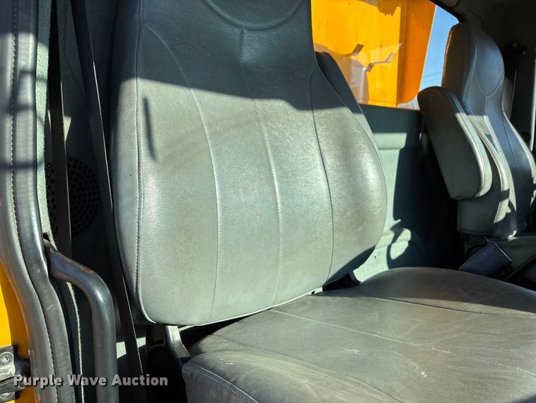 image for item FG0054 2006 International 7400 dump truck