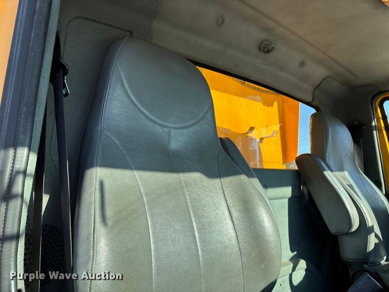 image for item FG0054 2006 International 7400 dump truck