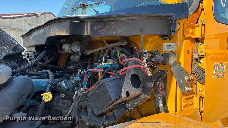 image for item FG0054 2006 International 7400 dump truck