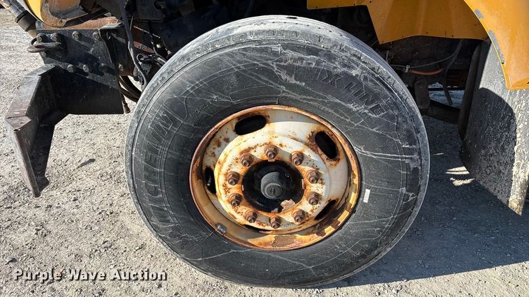 image for item FG0054 2006 International 7400 dump truck