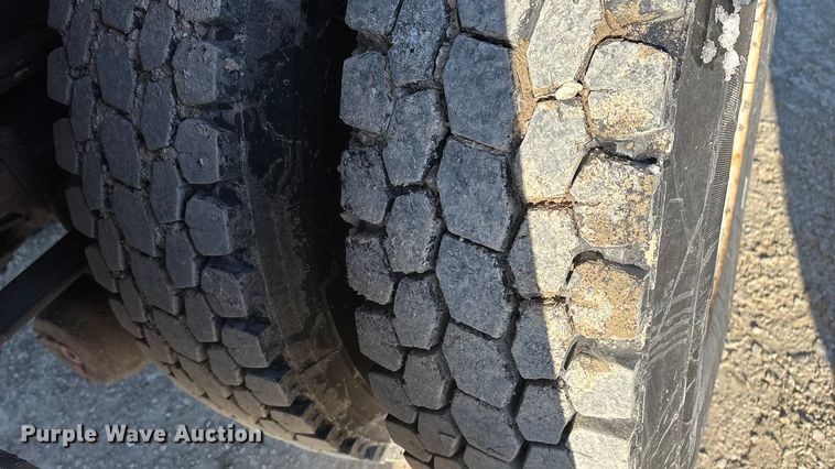 image for item FG0054 2006 International 7400 dump truck