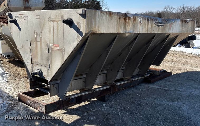 image for item FG0055 (6) spreader beds and (5) snow plows 