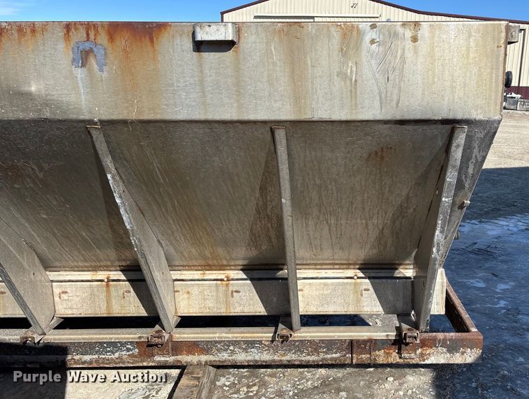 image for item FG0055 (6) spreader beds and (5) snow plows 