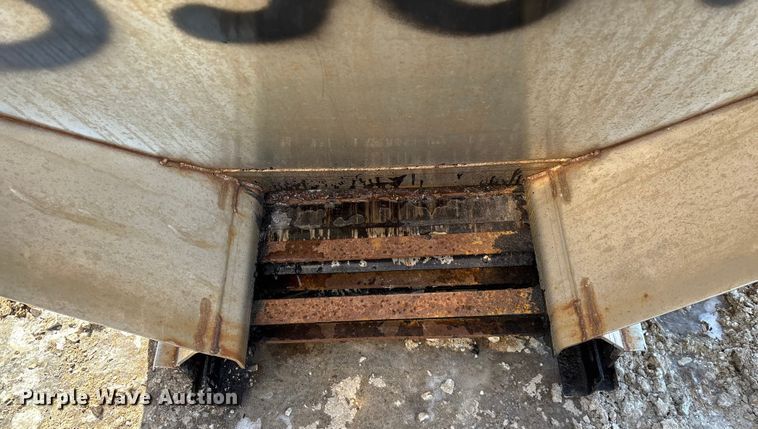 image for item FG0055 (6) spreader beds and (5) snow plows 