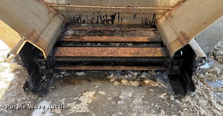 image for item FG0055 (6) spreader beds and (5) snow plows 