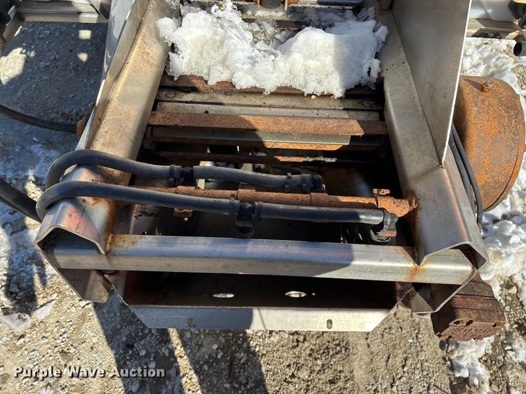 image for item FG0055 (6) spreader beds and (5) snow plows 