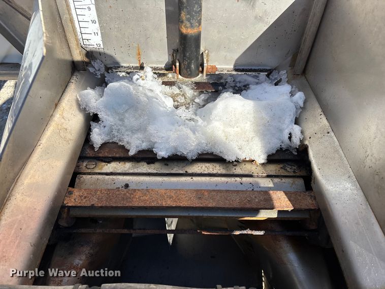 image for item FG0055 (6) spreader beds and (5) snow plows 