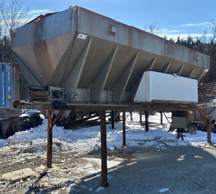 image for item FG0055 (6) spreader beds and (5) snow plows 