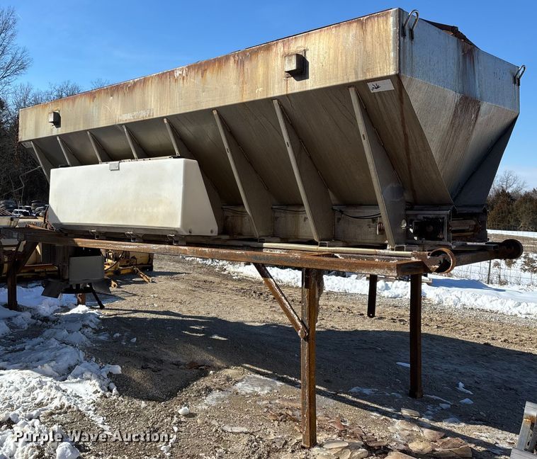 image for item FG0055 (6) spreader beds and (5) snow plows 