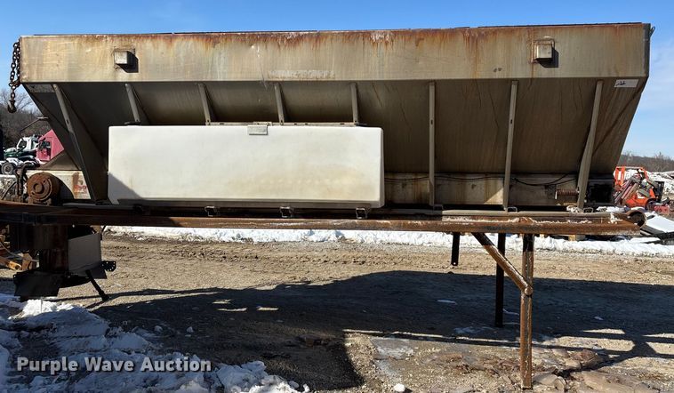 image for item FG0055 (6) spreader beds and (5) snow plows 