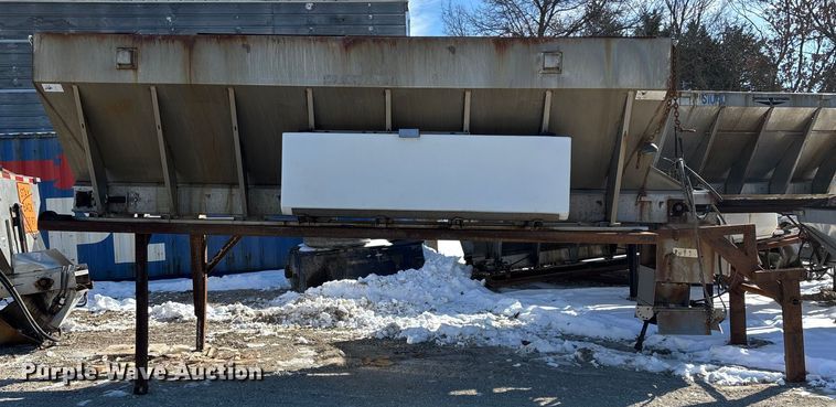 image for item FG0055 (6) spreader beds and (5) snow plows 