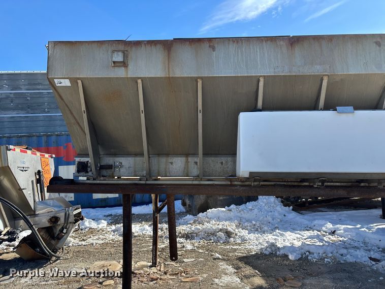 image for item FG0055 (6) spreader beds and (5) snow plows 