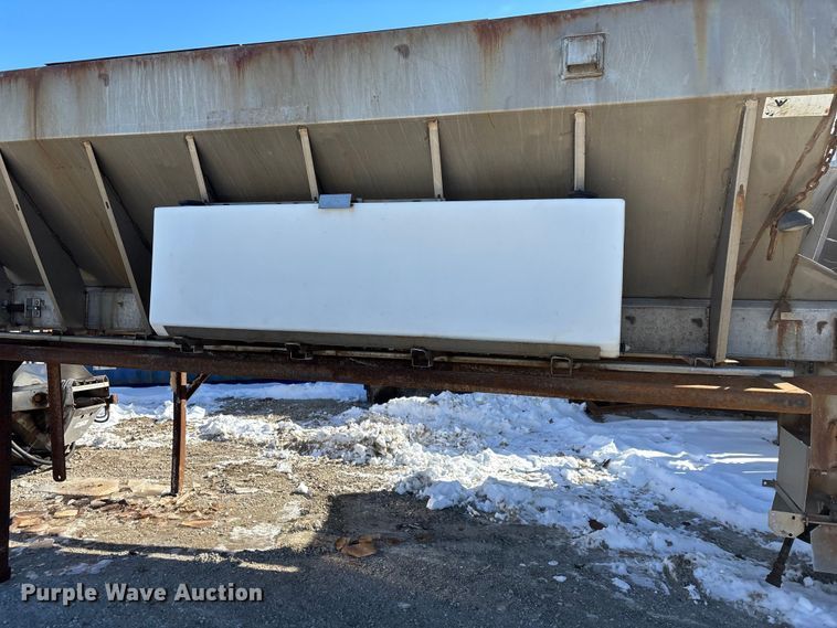 image for item FG0055 (6) spreader beds and (5) snow plows 